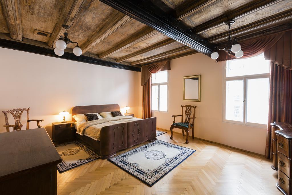 Apartments U Krale Brabantskeho Прага Стая снимка